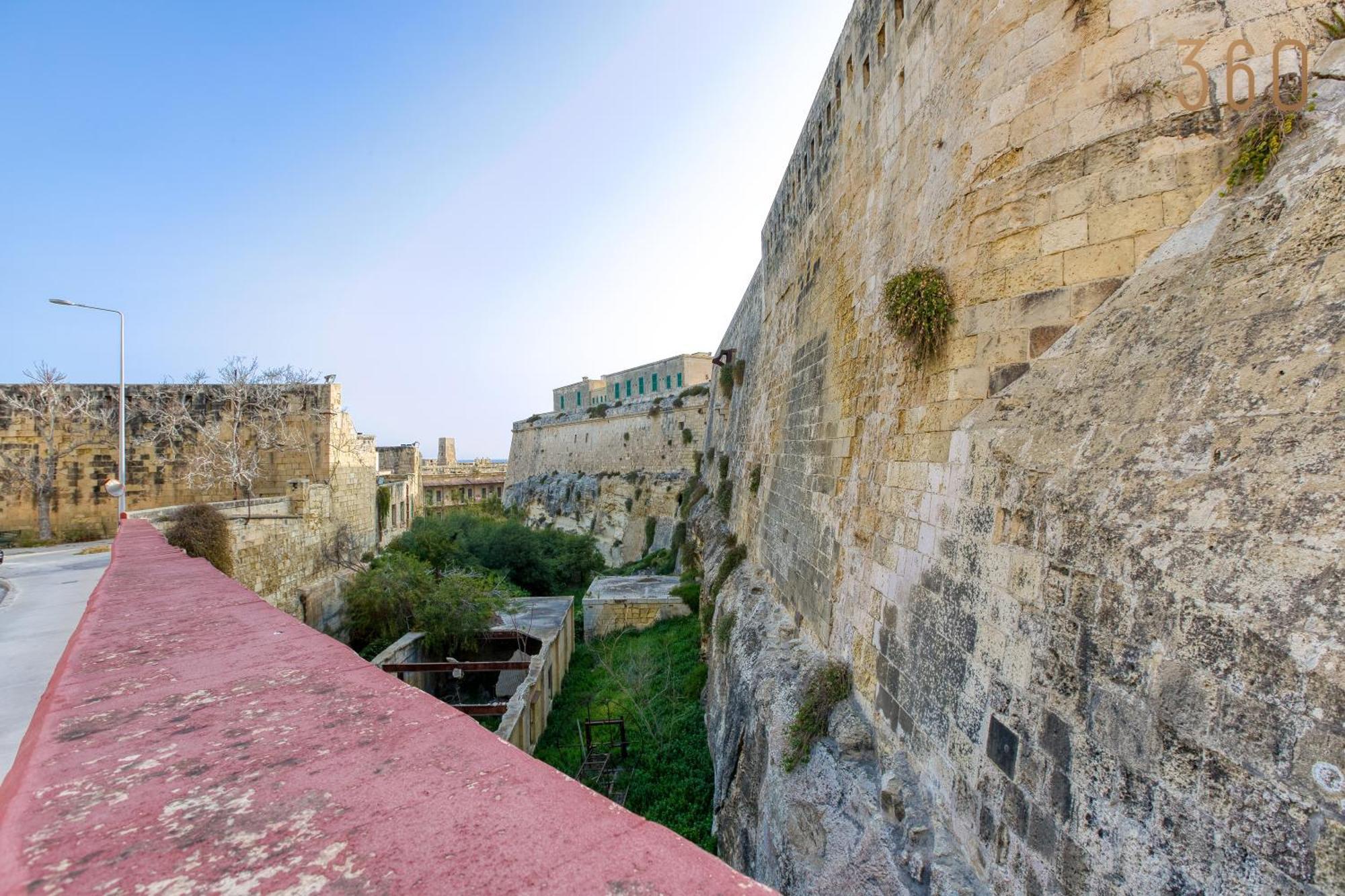 Comfortable 1Br Home With Maltese Balcony In Valletta By 360 Estates Buitenkant foto